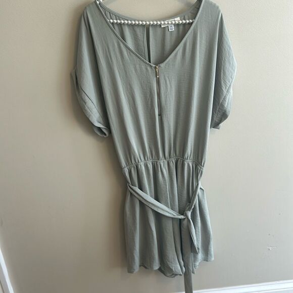 She & Sky Zip Front Green Romper. Size 2XL - Picture 1 of 5